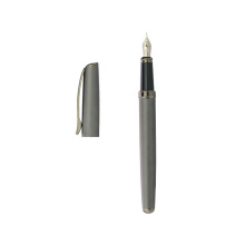 Logo personnalisé Luxury Fountain Pen Ink China Executive Calligraphy Pen Promotional OEM Black Metal Fountain Pen Set
